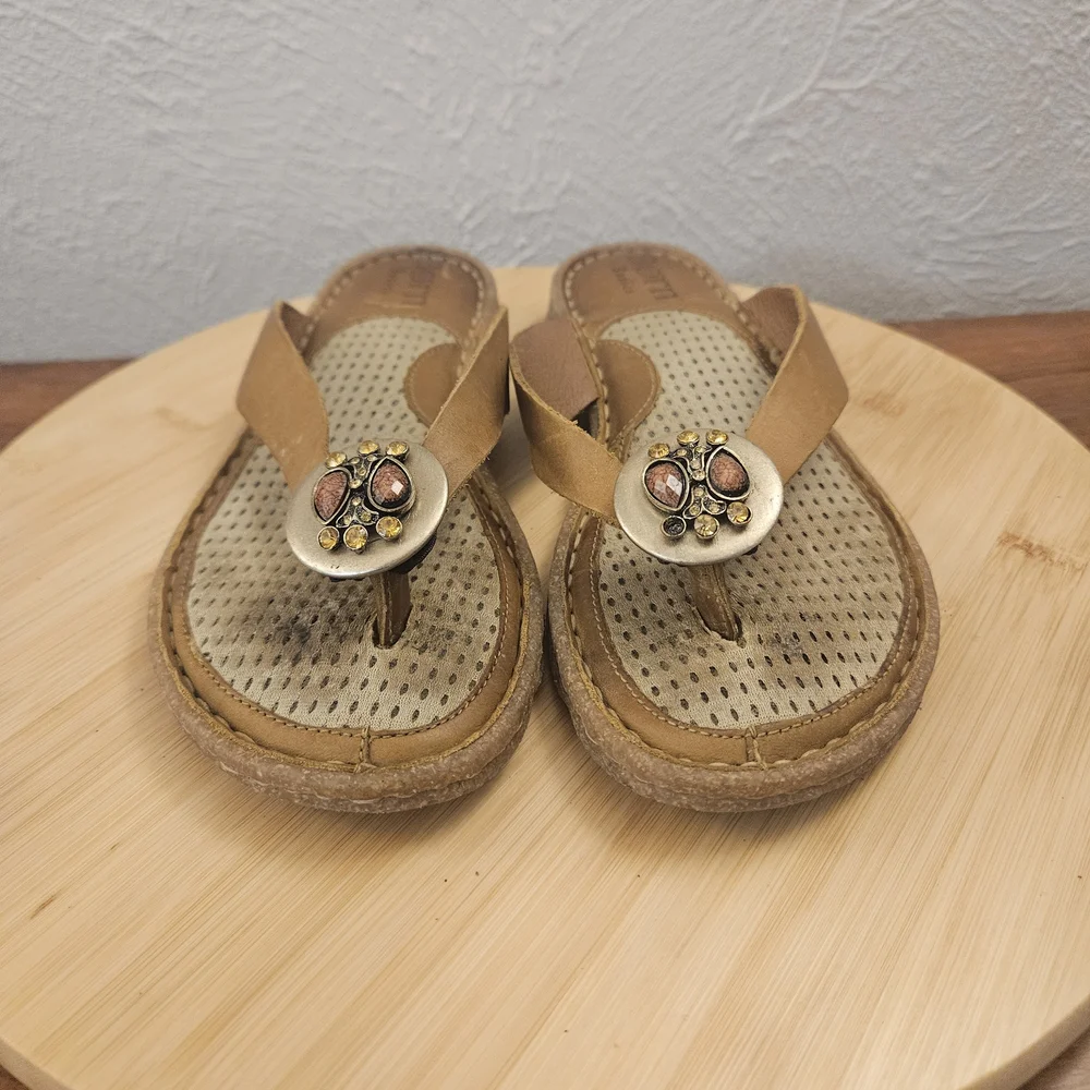 Born Basics Womens Slip On‎ Flip Flops Brown Leather Rhinestones Comfort Size 6